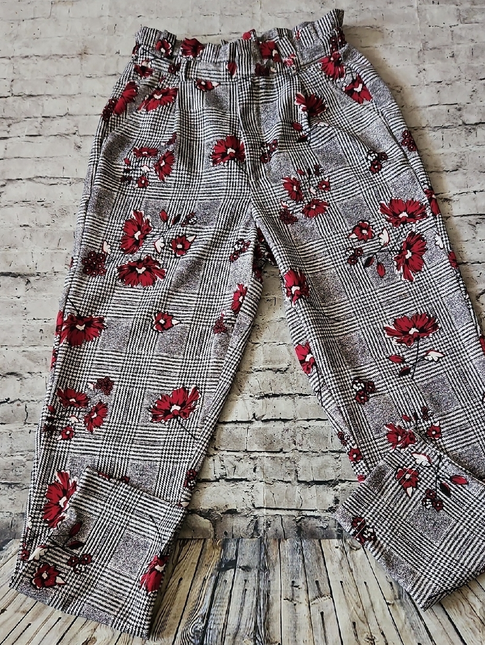 Like An Angel Floral Print Pants Size Small